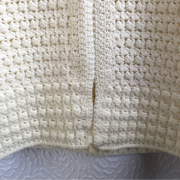 Handmade White Cream Crocheted Textured Sleevless Sweater Shawl Cardigan - Picture 13 of 15